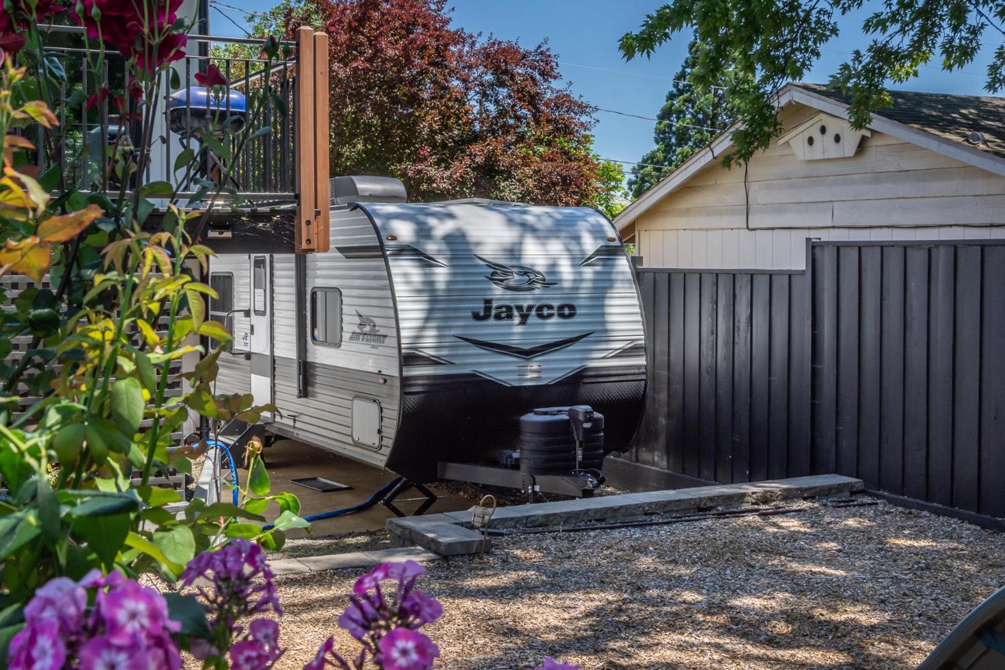 Chic Rv Retreat, Stunning Yard In Roseburg Hotell Eksteriør bilde