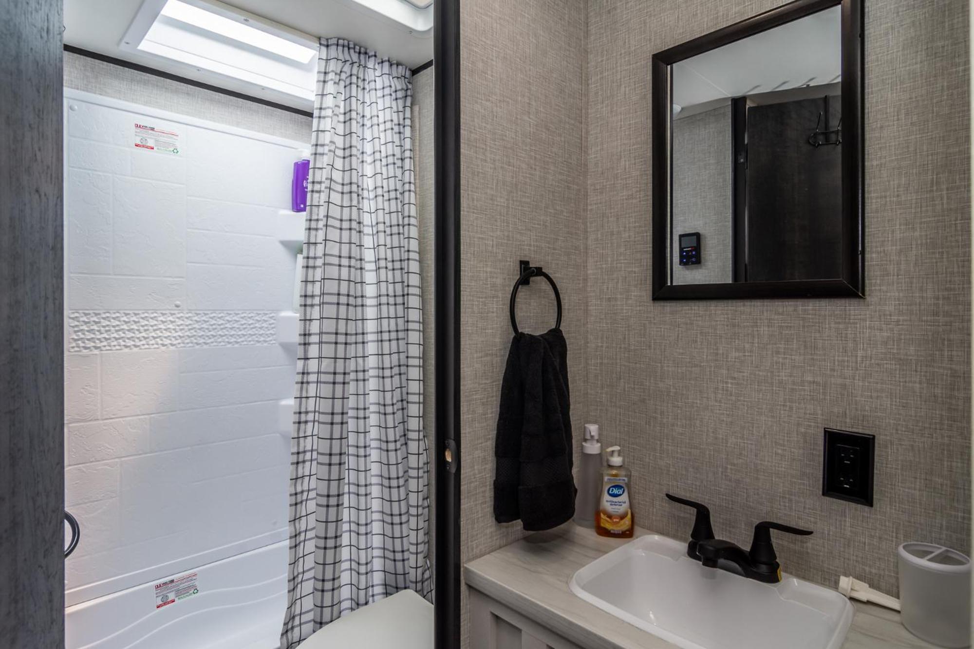Chic Rv Retreat, Stunning Yard In Roseburg Hotell Eksteriør bilde