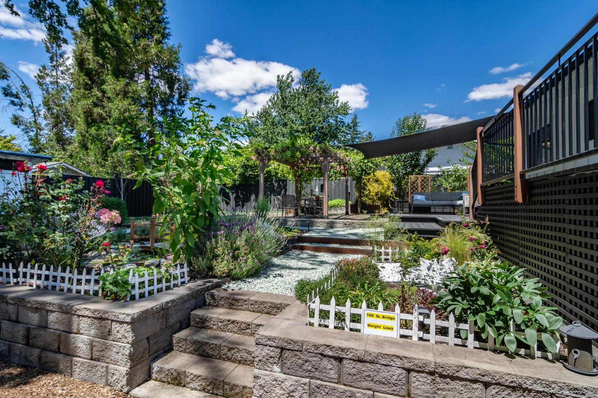 Chic Rv Retreat, Stunning Yard In Roseburg Hotell Eksteriør bilde