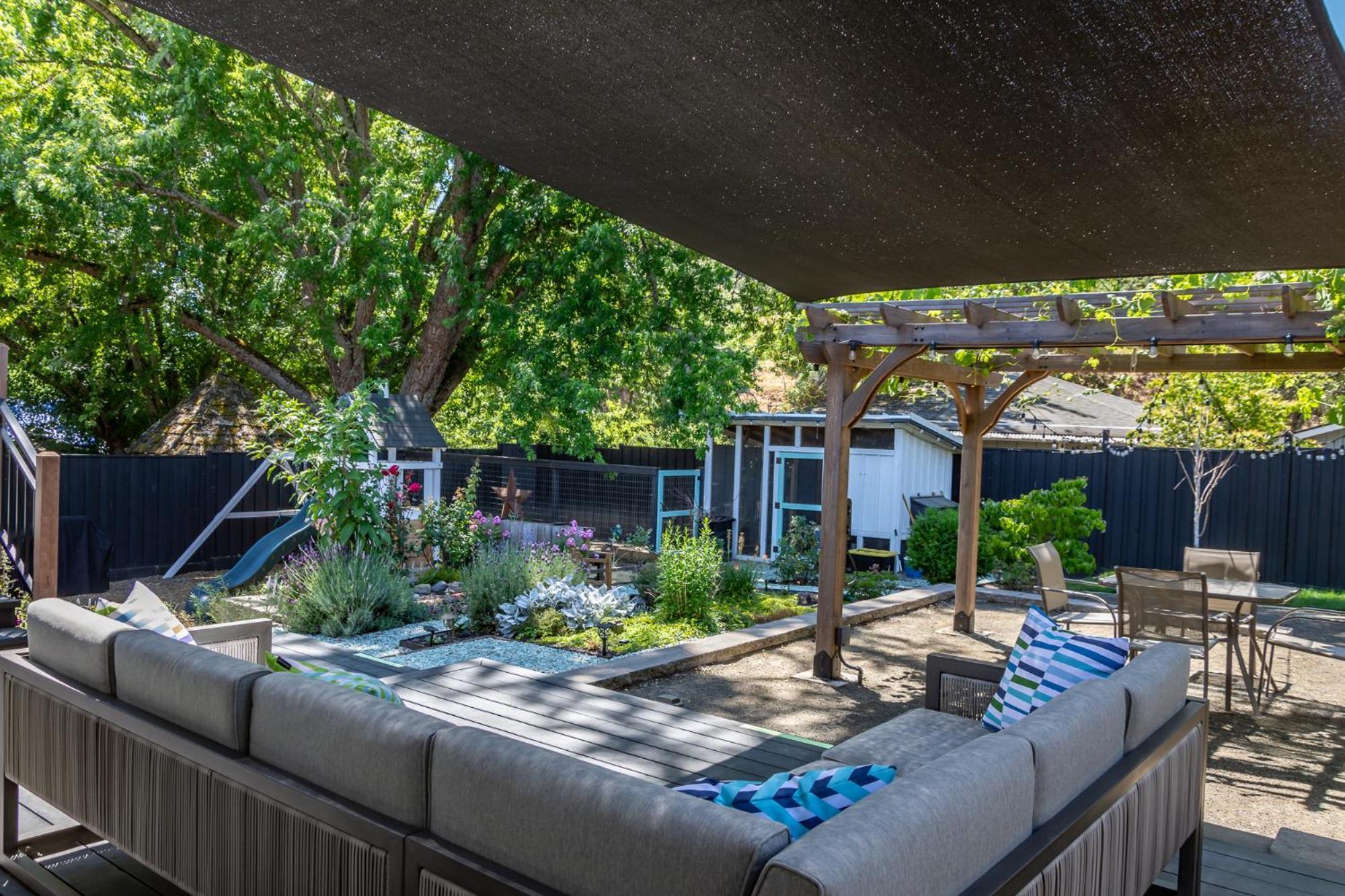Chic Rv Retreat, Stunning Yard In Roseburg Hotell Eksteriør bilde