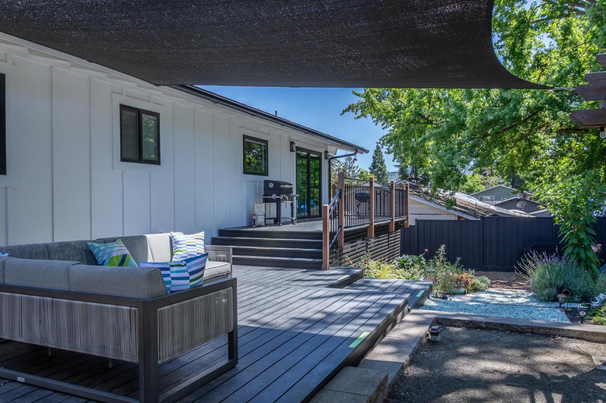 Chic Rv Retreat, Stunning Yard In Roseburg Hotell Eksteriør bilde