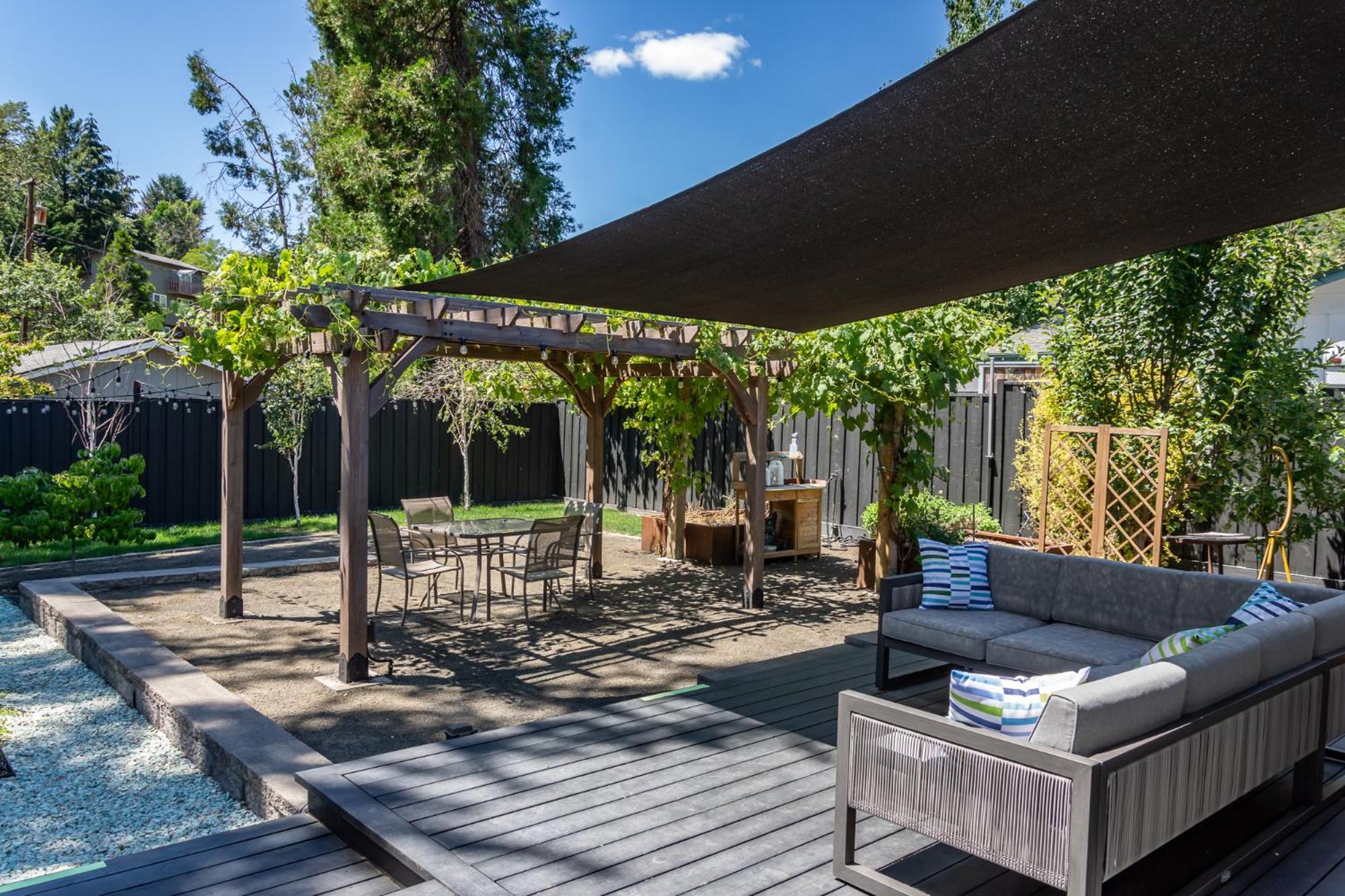 Chic Rv Retreat, Stunning Yard In Roseburg Hotell Eksteriør bilde