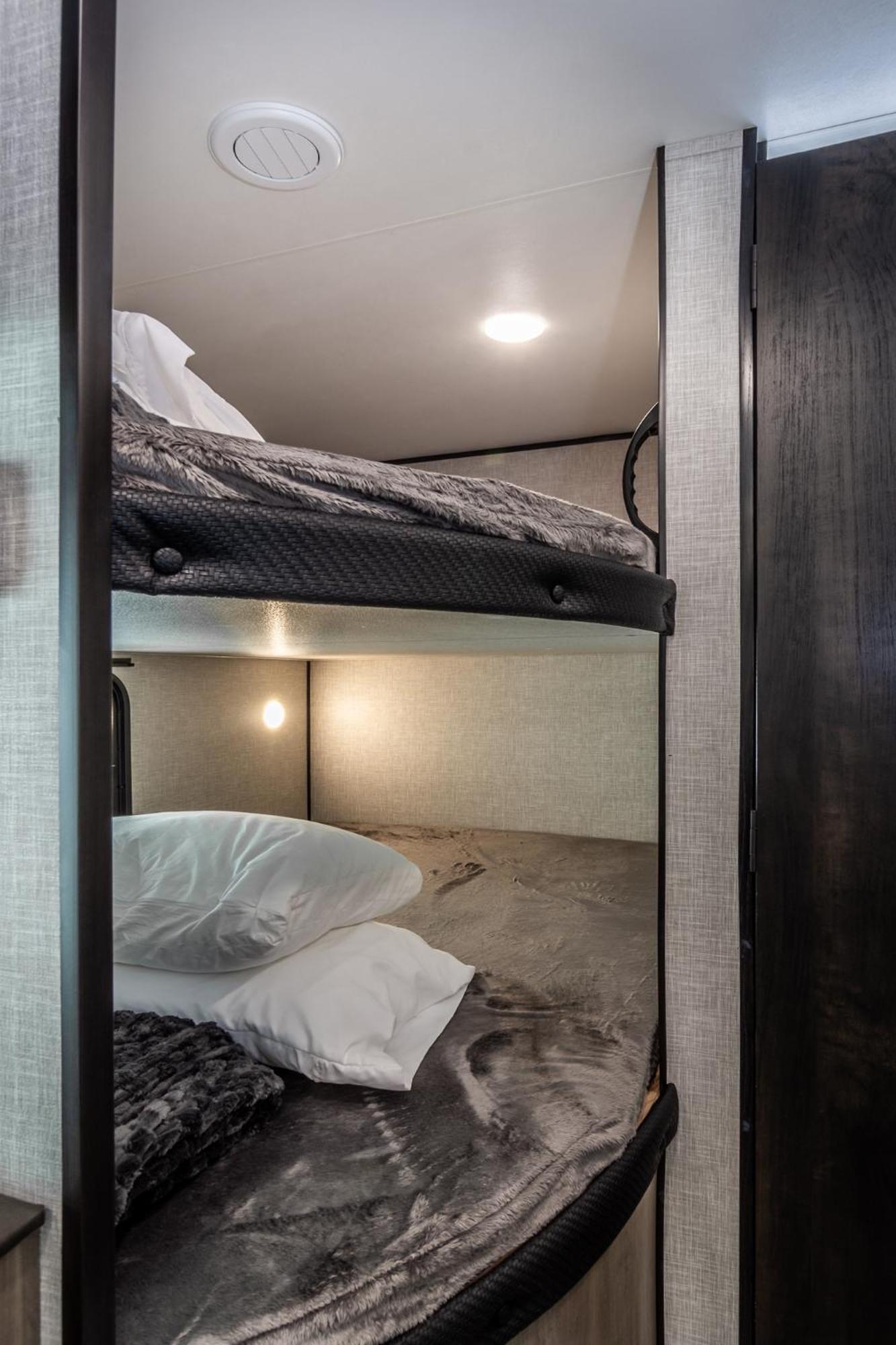 Chic Rv Retreat, Stunning Yard In Roseburg Hotell Eksteriør bilde