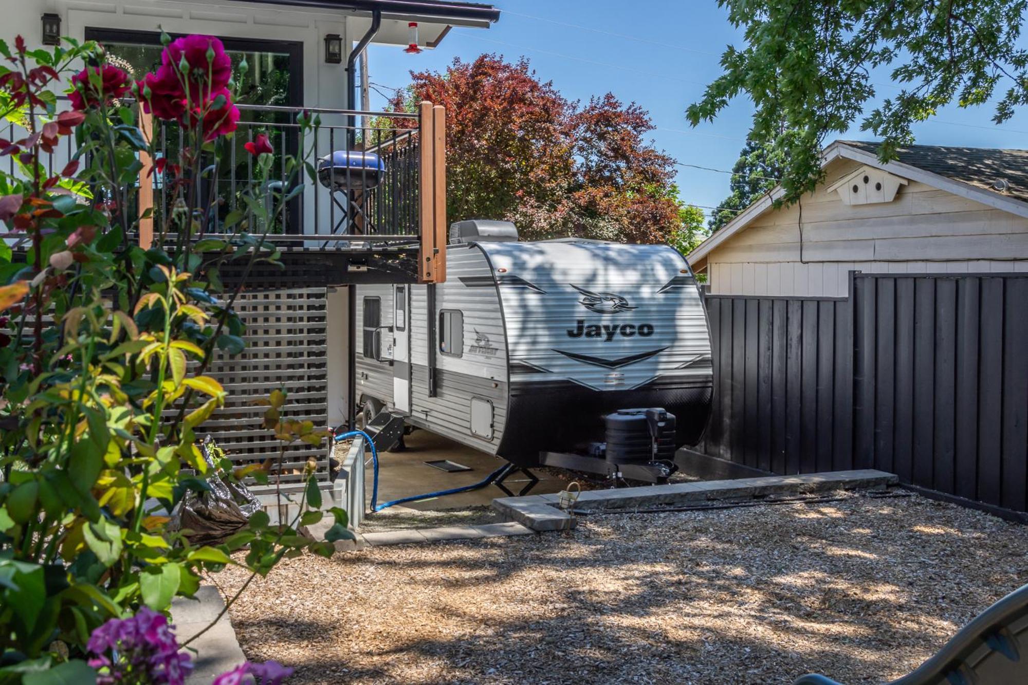 Chic Rv Retreat, Stunning Yard In Roseburg Hotell Eksteriør bilde