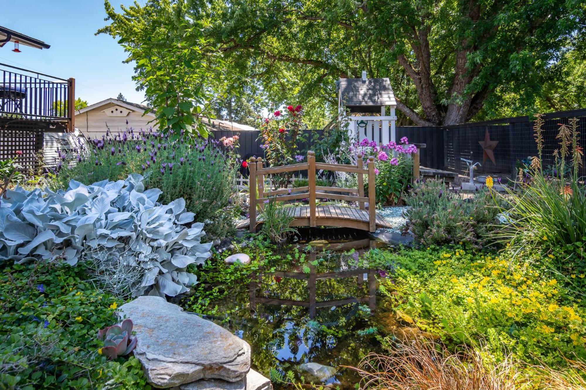 Chic Rv Retreat, Stunning Yard In Roseburg Hotell Eksteriør bilde