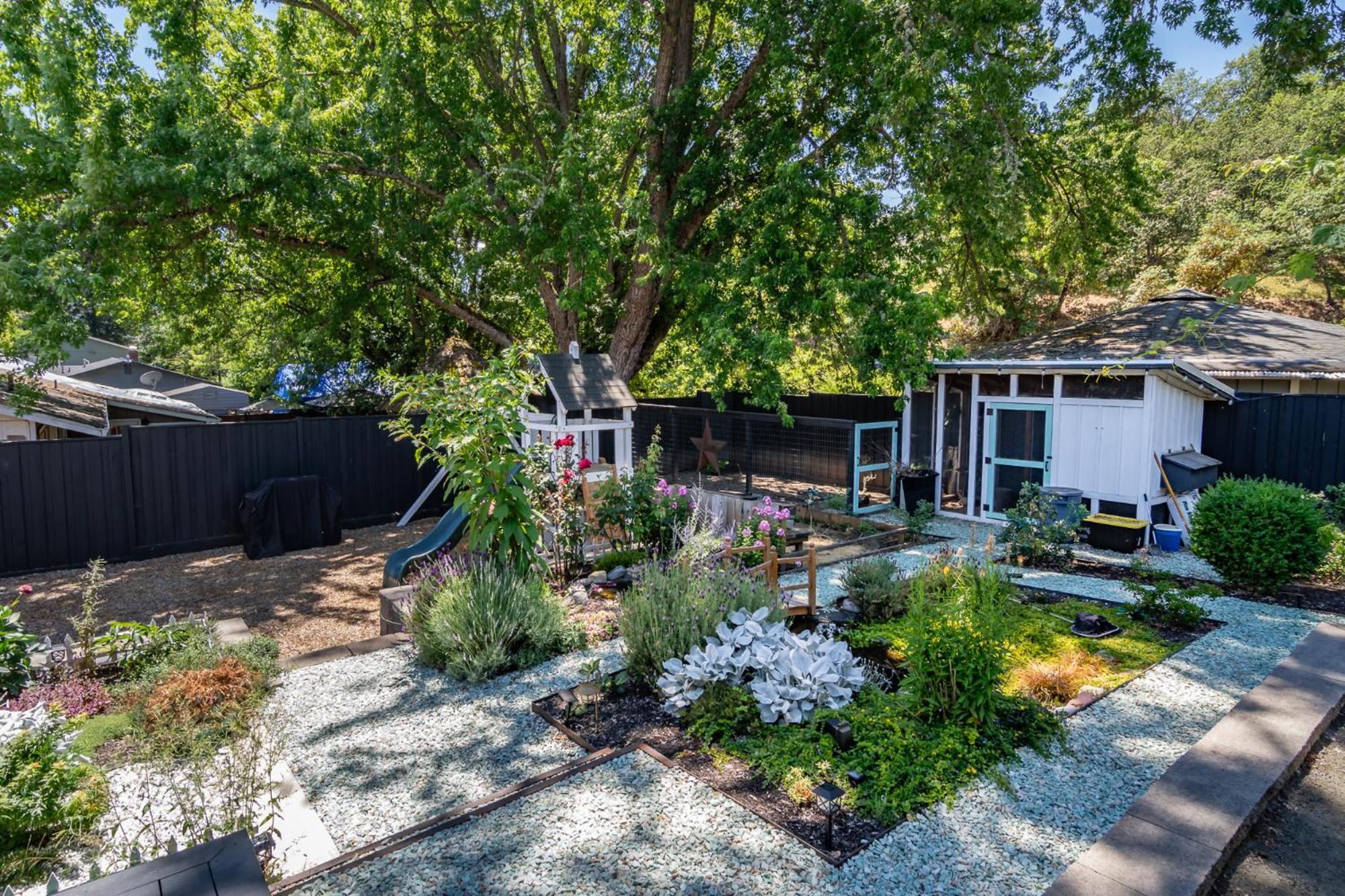 Chic Rv Retreat, Stunning Yard In Roseburg Hotell Eksteriør bilde
