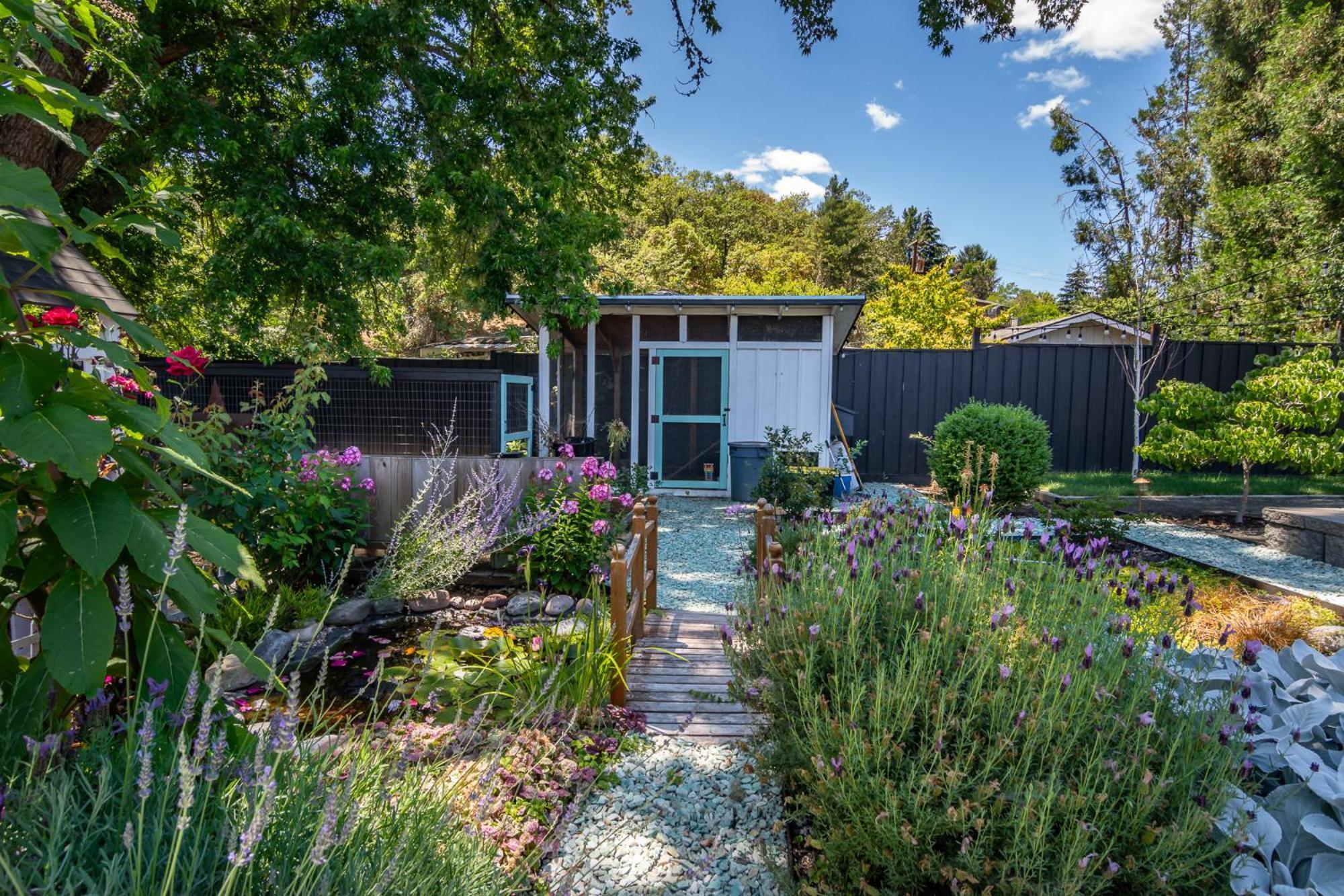 Chic Rv Retreat, Stunning Yard In Roseburg Hotell Eksteriør bilde