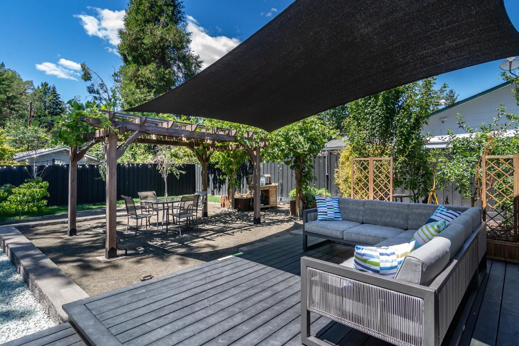 Chic Rv Retreat, Stunning Yard In Roseburg Hotell Eksteriør bilde