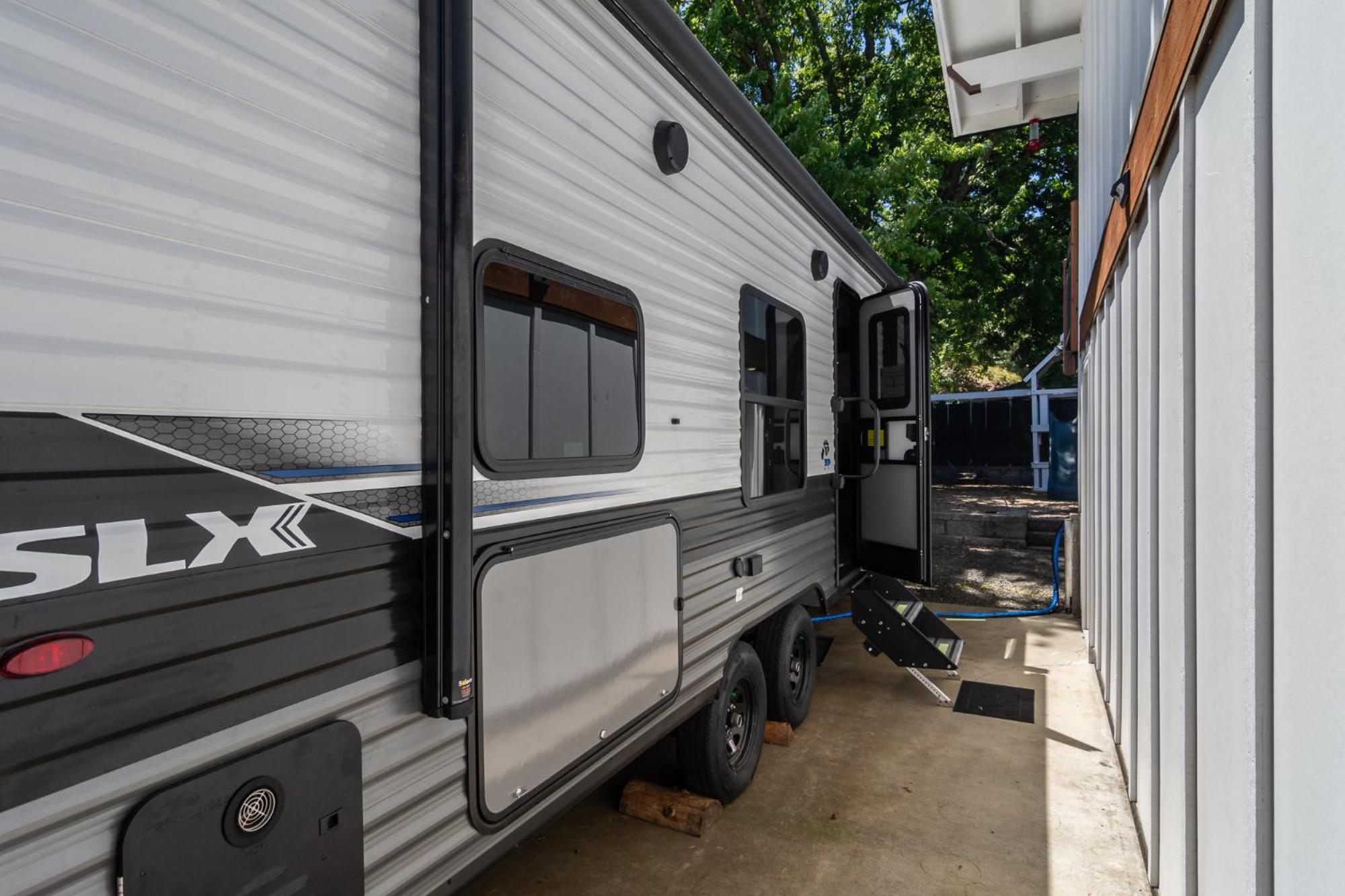 Chic Rv Retreat, Stunning Yard In Roseburg Hotell Eksteriør bilde