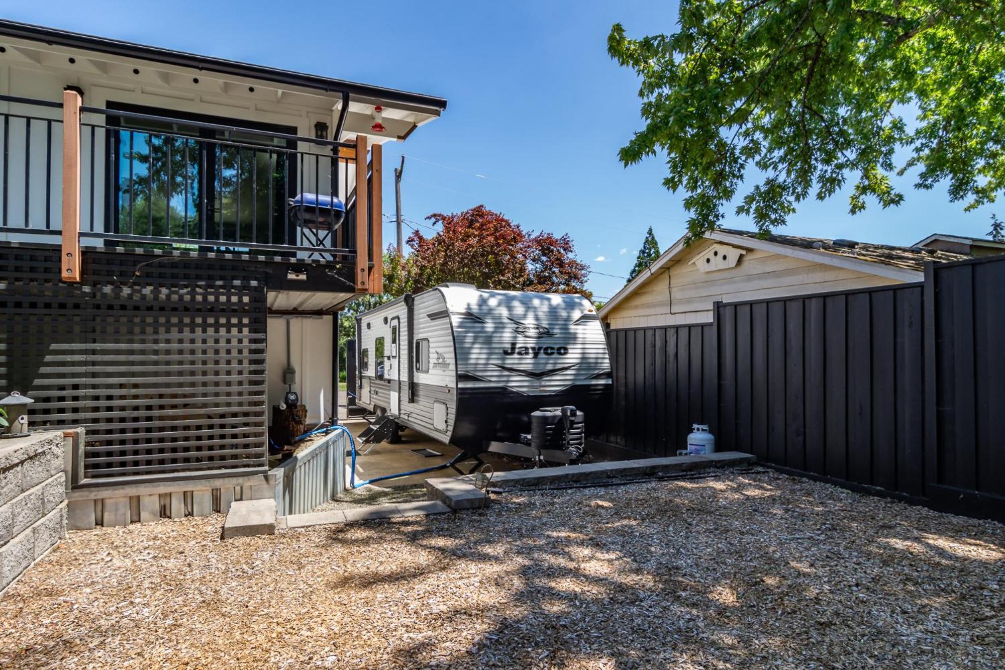 Chic Rv Retreat, Stunning Yard In Roseburg Hotell Eksteriør bilde