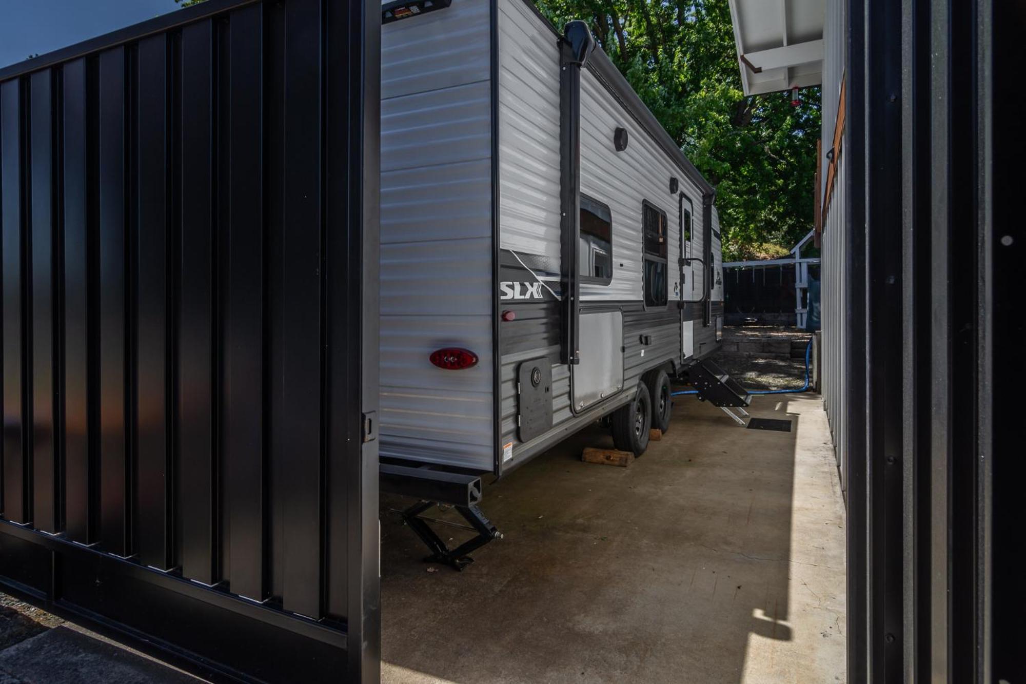 Chic Rv Retreat, Stunning Yard In Roseburg Hotell Eksteriør bilde