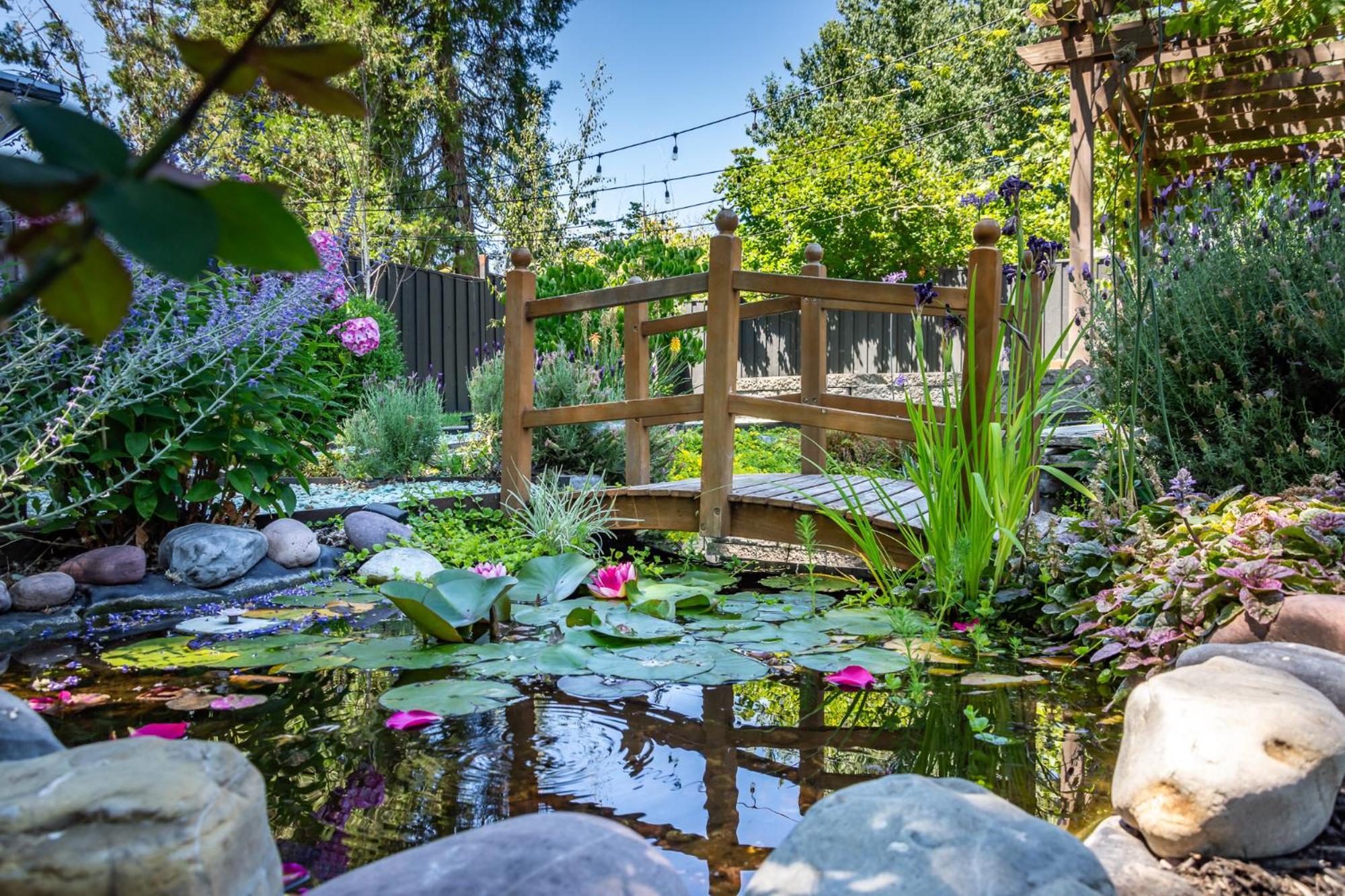 Chic Rv Retreat, Stunning Yard In Roseburg Hotell Eksteriør bilde