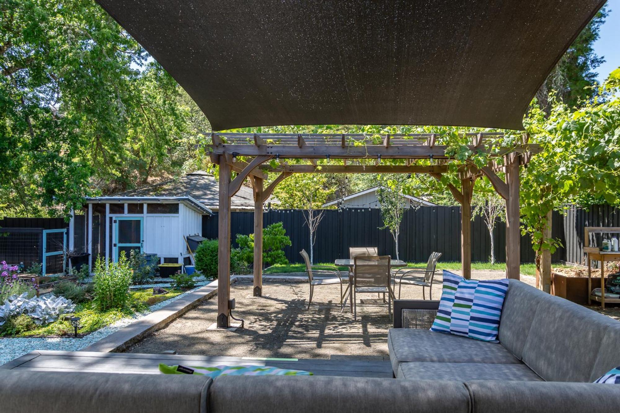Chic Rv Retreat, Stunning Yard In Roseburg Hotell Eksteriør bilde