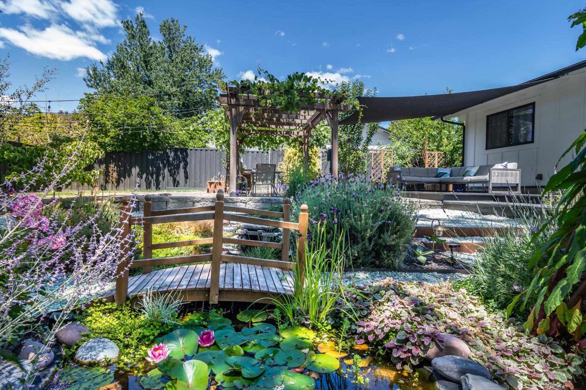 Chic Rv Retreat, Stunning Yard In Roseburg Hotell Eksteriør bilde