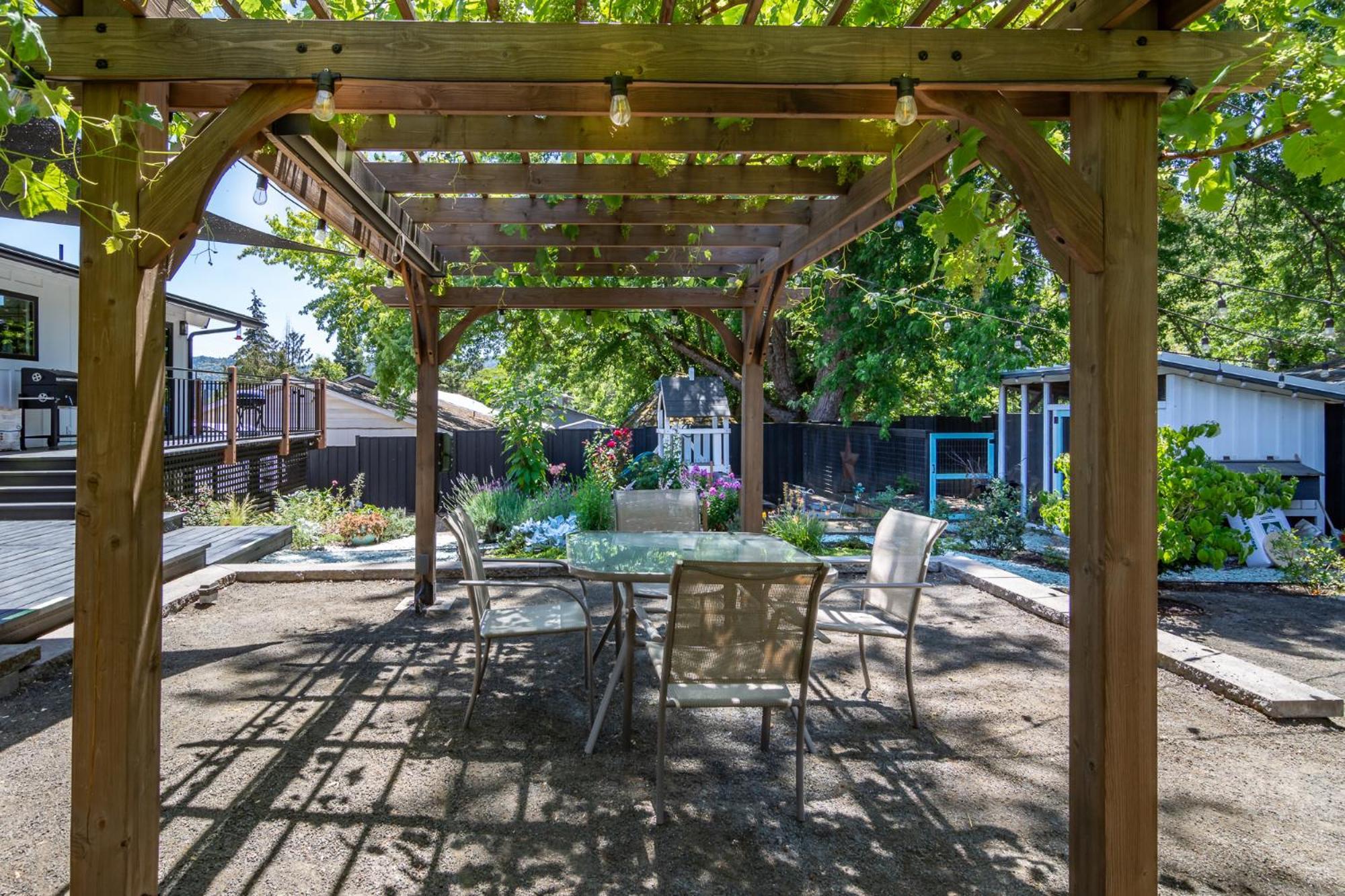 Chic Rv Retreat, Stunning Yard In Roseburg Hotell Eksteriør bilde